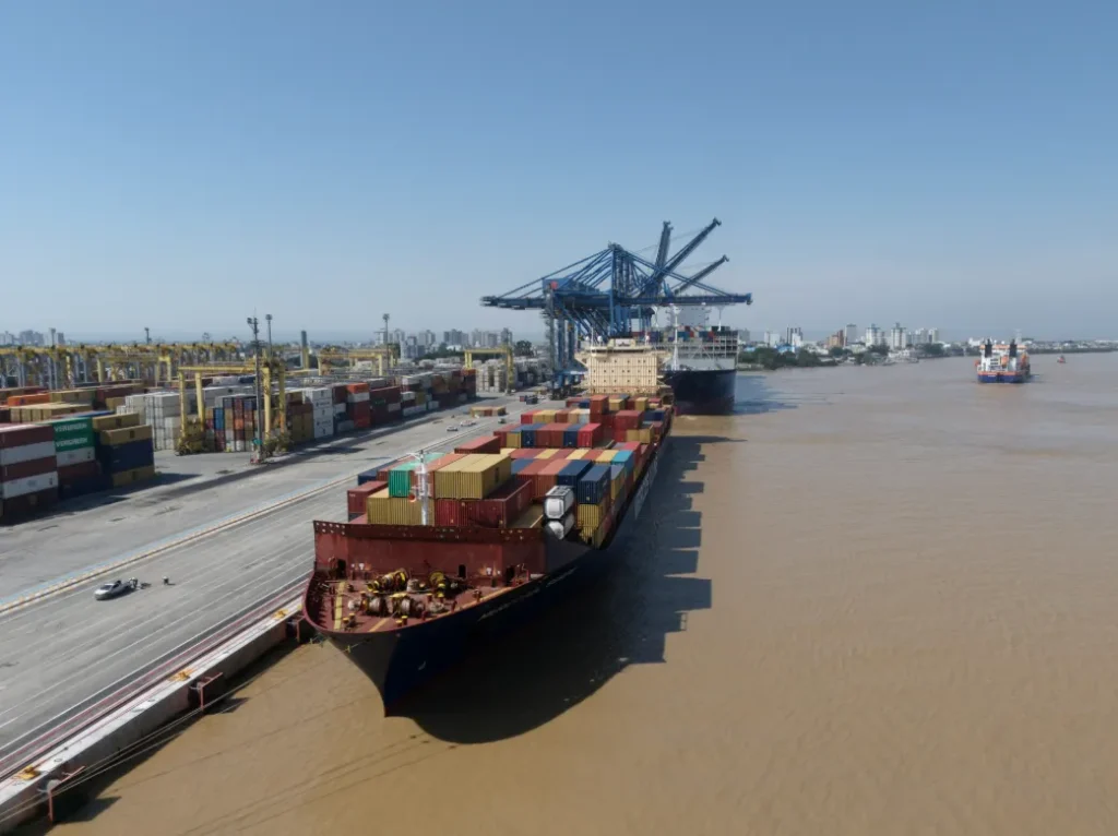 Portonave chega a 700 metros de cais operacional e volta a receber dois navios ao mesmo tempo