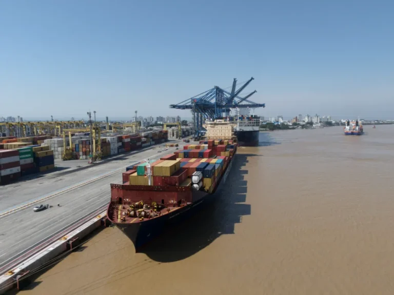 Portonave chega a 700 metros de cais operacional e volta a receber dois navios ao mesmo tempo