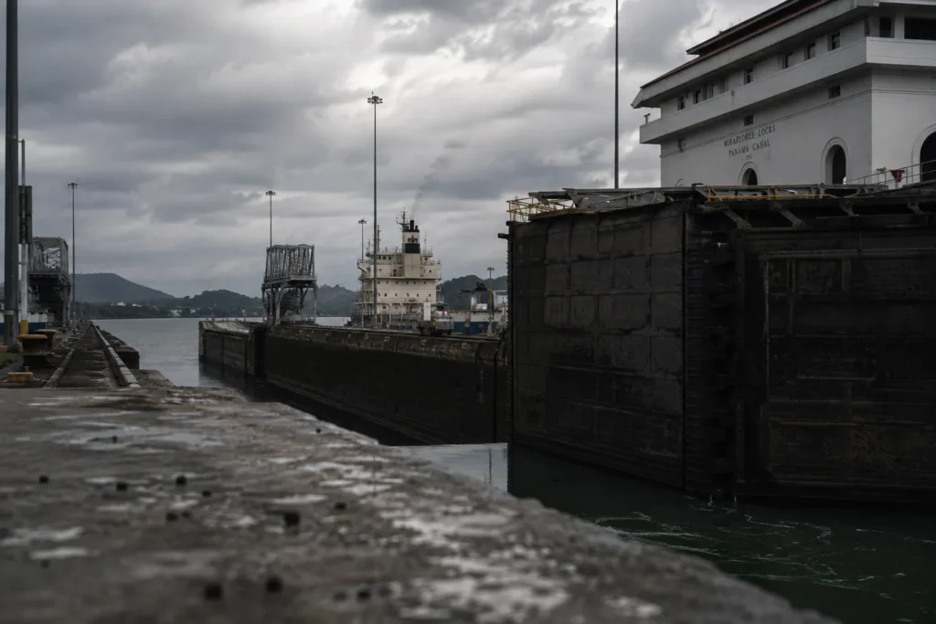 China reafirma apoio à soberania do Panamá sobre o canal em meio a tensão com os EUA
