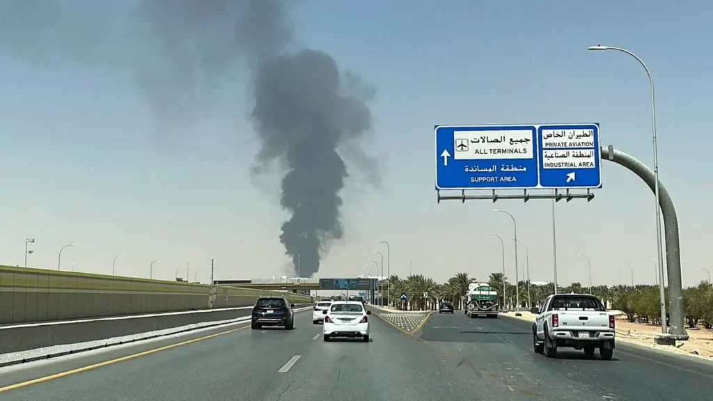 Escalada dos Houthis contra Arábia Saudita pressiona rotas marítimas e aumenta tensão sobre Ormuz