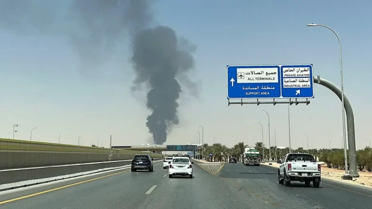 Escalada dos Houthis contra Arábia Saudita pressiona rotas marítimas e aumenta tensão sobre Ormuz