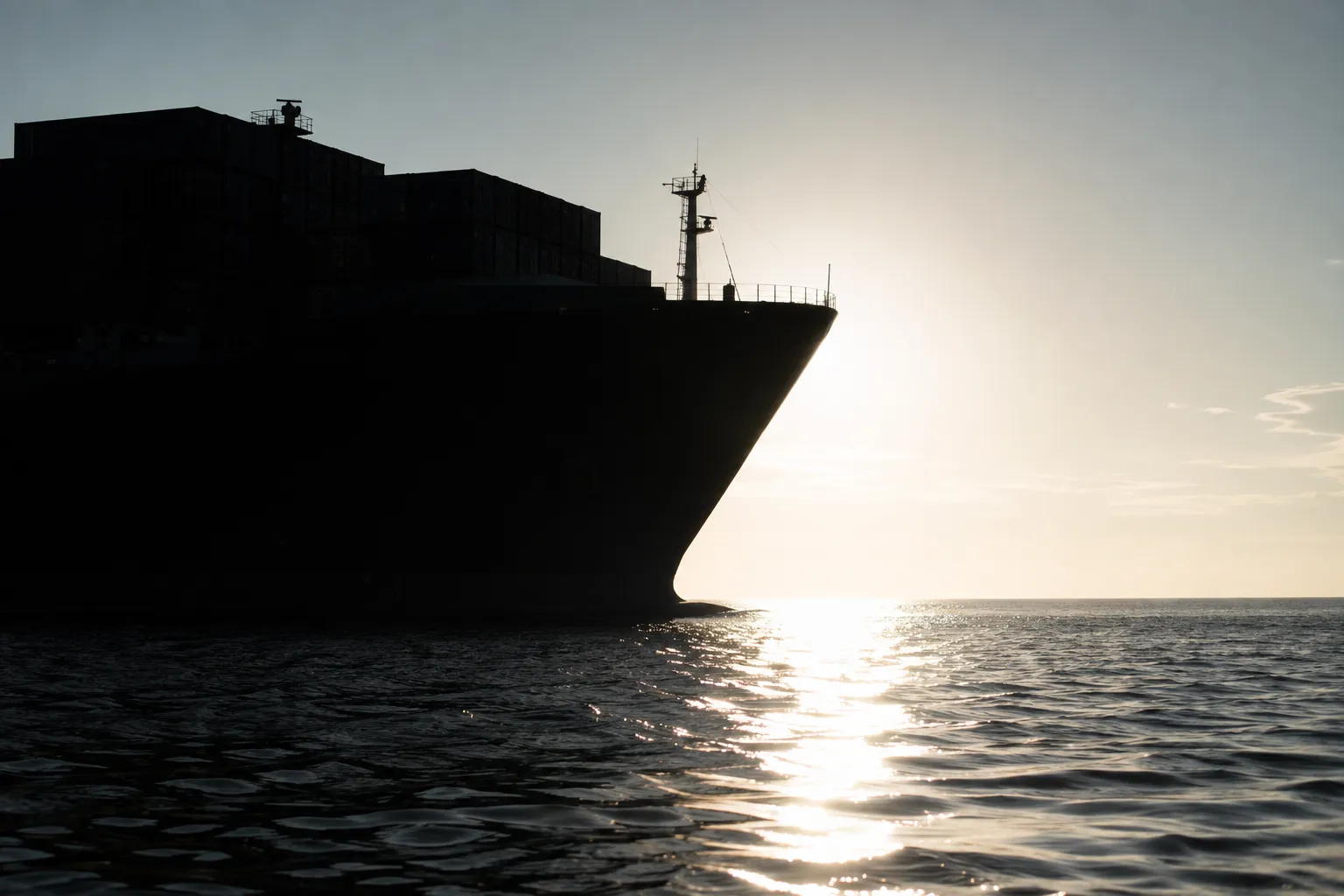 Escassez de navios feeders abre nova corrida por capacidade no transporte marítimo