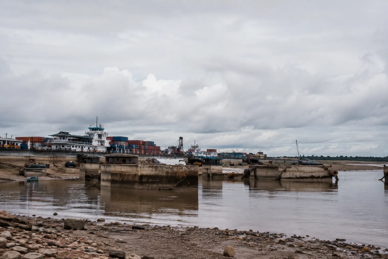 Hapag-Lloyd eleva sobretaxa para US$ 1.350 por contêiner em Manaus por risco de seca severa