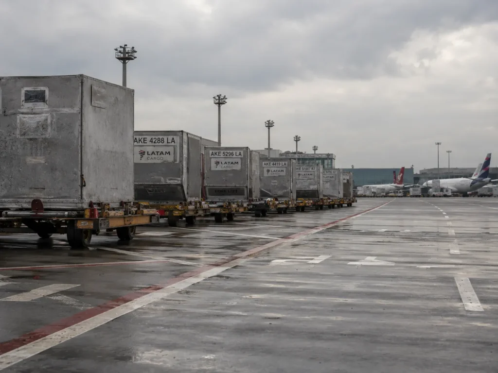 Demanda por carga aérea cresce 8,5% no mundo e supera comércio internacional