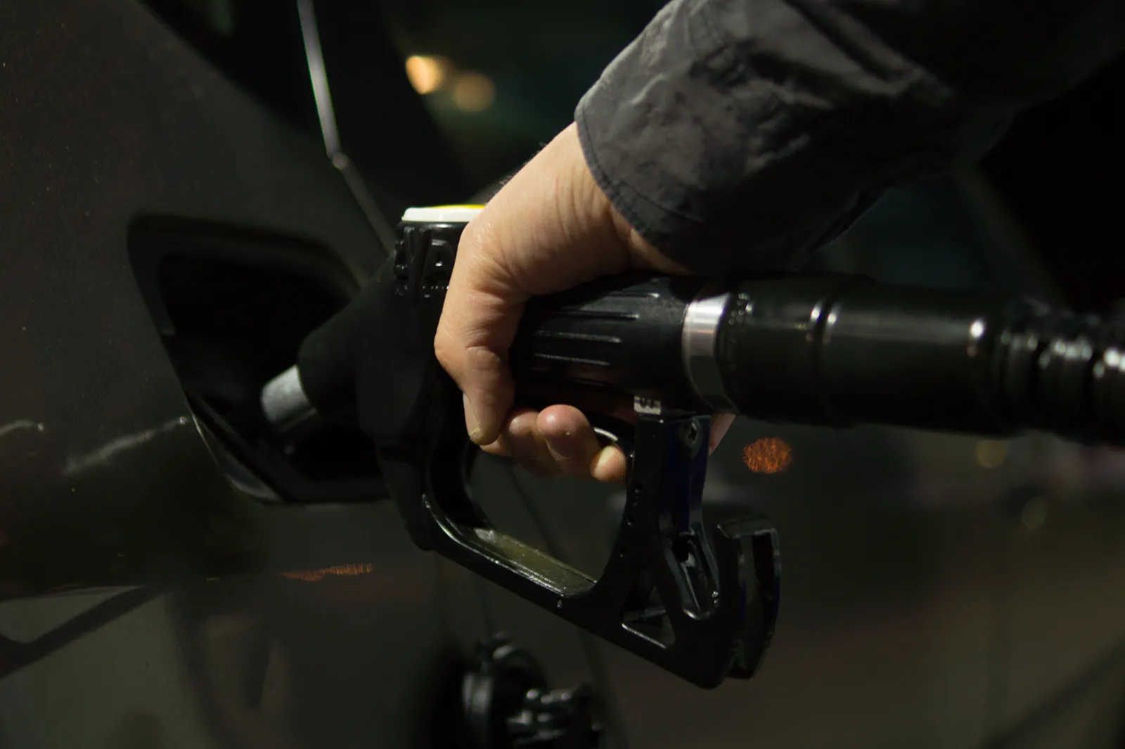 Subsídios seguram combustíveis, mas nova alta do petróleo abre nova frente de pressão no Brasil